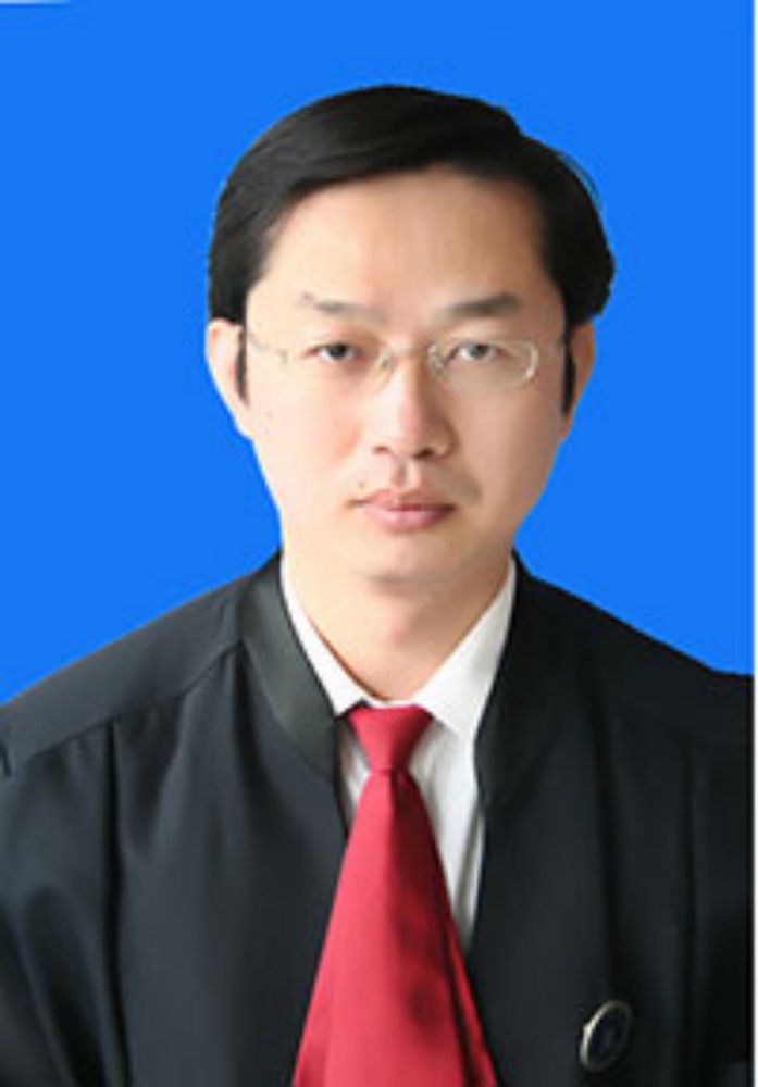 李华伟